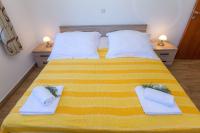 Łóżko lub łóżka w pokoju w obiekcie Apartments Zvone1