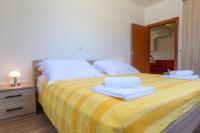Łóżko lub łóżka w pokoju w obiekcie Apartments Zvone1
