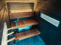 Lapland Riverside, Landscape Cabin 8, KUUKKELI, Ylläs, Tiny Home with Sauna, Fireplace, Terrace, BBQ, Wifi, Ski, Fishing, Pets OKの見取り図または間取り図