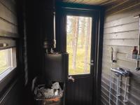 Lapland Riverside, Landscape Cabin 8, KUUKKELI, Ylläs, Tiny Home with Sauna, Fireplace, Terrace, BBQ, Wifi, Ski, Fishing, Pets OKにあるキッチンまたは簡易キッチン