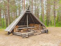 Lapland Riverside, Landscape Cabin 8, KUUKKELI, Ylläs, Tiny Home with Sauna, Fireplace, Terrace, BBQ, Wifi, Ski, Fishing, Pets OKの見取り図または間取り図