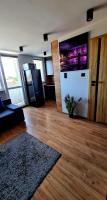 Televízia a/alebo spoločenská miestnosť v ubytovaní Apartament przy alei Kopernika