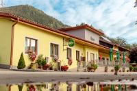 Nespecifikovaný výhled na hory nebo výhled na hory při pohledu z penzionu