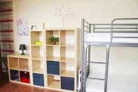 Palanda nebo palandy na pokoji v ubytování Serraneu studio con parking privado