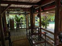 Балкон или терраса в Bamboo River Lodge