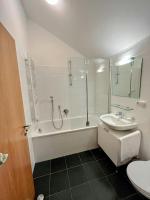 Łazienka w obiekcie Kerstin 10 by SMR Rauris Apartments - inc Spa and near Gondola