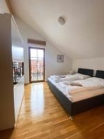 Posteľ alebo postele v izbe v ubytovaní Isabella 5 by SMR Rauris Apartments - inc Spa and near Gondola