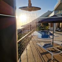 Bazén v ubytovaní 5 stars 2 bedrooms villa BLUE DREAM village Pisak Croatia alebo v jeho blízkosti