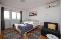 Postel nebo postele na pokoji v ubytování Apartments Ivan