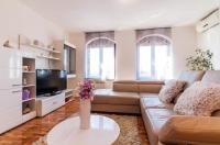 Telewizja i/lub zestaw kina domowego w obiekcie Apartments Brane
