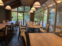 Un restaurante u otro lugar para comer en Pension Puutaro