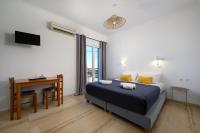 Postel nebo postele na pokoji v ubytování Aquarius Beach Hotel