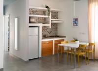 A kitchen or kitchenette at La Via del Mare