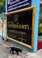 GalileOasis Boutique Hotelに飾ってある許可証、賞状、看板またはその他の書類