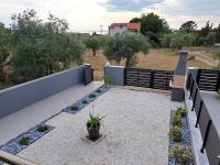 A garden outside SYKA Thassos - Villa 4 Rooms SKALA RACHONIOU