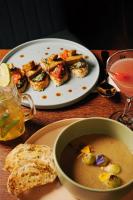 Jídlo v hotelu nebo okolí