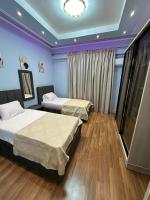 Postel nebo postele na pokoji v ubytování ENG01-Luxury Hotel-Style Apartment in Villa East of the Academy New Cairo