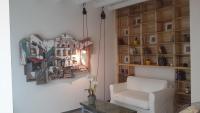 A seating area at Cassari UpArtments