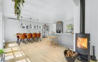 Kuchyň nebo kuchyňský kout v ubytování Holiday Home Grønnevænget Blåvand Ix