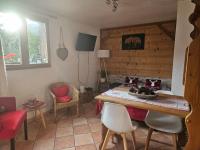 Televízia a/alebo spoločenská miestnosť v ubytovaní Appartement avec terrasse et parking Privé