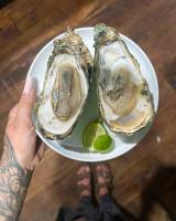 ホテルの敷地内または近くでの食事または食べ物