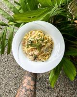 ホテルの敷地内または近くでの食事または食べ物
