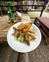 ホテルの敷地内または近くでの食事または食べ物