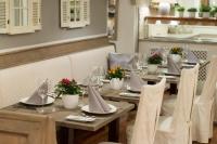 A restaurant or other place to eat at Villa Bucher - Metnitztalerhof