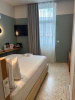 Posteľ alebo postele v izbe v ubytovaní Belle Athenes - Luxury Rooms at Monastiraki Railway Station