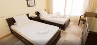 A bed or beds in a room at Oonas Dive Club
