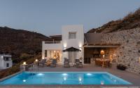 Bazén v ubytování Pleiades Villas Naxos nebo v jeho okolí