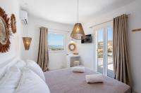 Postel nebo postele na pokoji v ubytování Pleiades Villas Naxos
