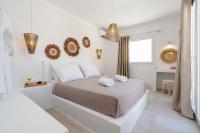 Postel nebo postele na pokoji v ubytování Pleiades Villas Naxos