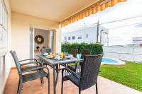 The swimming pool at or close to Casa Mar