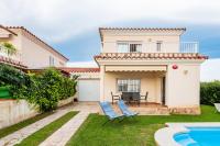 The swimming pool at or close to Casa Mar