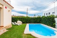 The swimming pool at or close to Casa Mar
