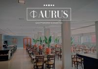 einen Speisesaal mit Tischen und Stühlen in einem Restaurant in der Unterkunft Minas Platinum Hotel & Convention in Conselheiro Lafaiete