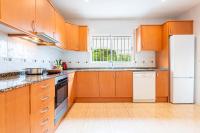 A kitchen or kitchenette at Casa Mar