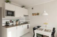 Kuchyň nebo kuchyňský kout v ubytování Przytulny Apartament przy Teatrze Wielkim