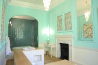 Ein Badezimmer in der Unterkunft Plas Nanteos Mansion