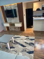 Mashrabiya one bed room apartmentにあるキッチンまたは簡易キッチン