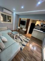 Mashrabiya one bed room apartmentにあるキッチンまたは簡易キッチン