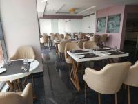 Χώρος καθιστικού στο Hotel Yathin