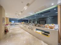 a restaurant with a buffet line with food at Lavande Hotel Xi'an Bell Tower Muslim Street North Street Subway in Xi'an