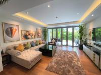Posezení v ubytování Nai Thon beachfront apartment by Lofty