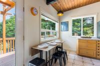 Mid-Century Beach Cabin by AvantStay Walk to Beachの見取り図または間取り図