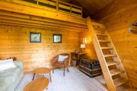 Mid-Century Beach Cabin by AvantStay Walk to Beachにあるシーティングエリア