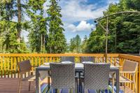 Mid-Century Beach Cabin by AvantStay Walk to Beachにある庭
