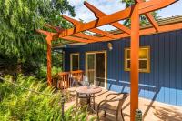 Mid-Century Beach Cabin by AvantStay Walk to Beachにある庭