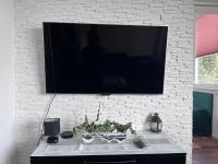 Televízia a/alebo spoločenská miestnosť v ubytovaní Apartament BB na Halnej